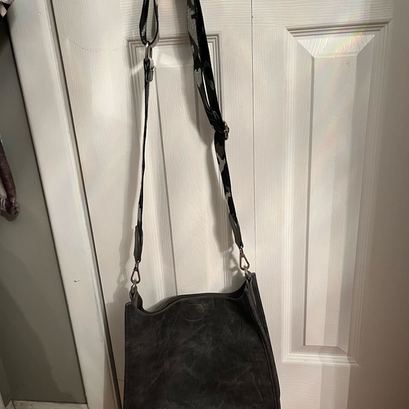 Great condition vegan gray guitar strap handbag - Picture 6 of 9